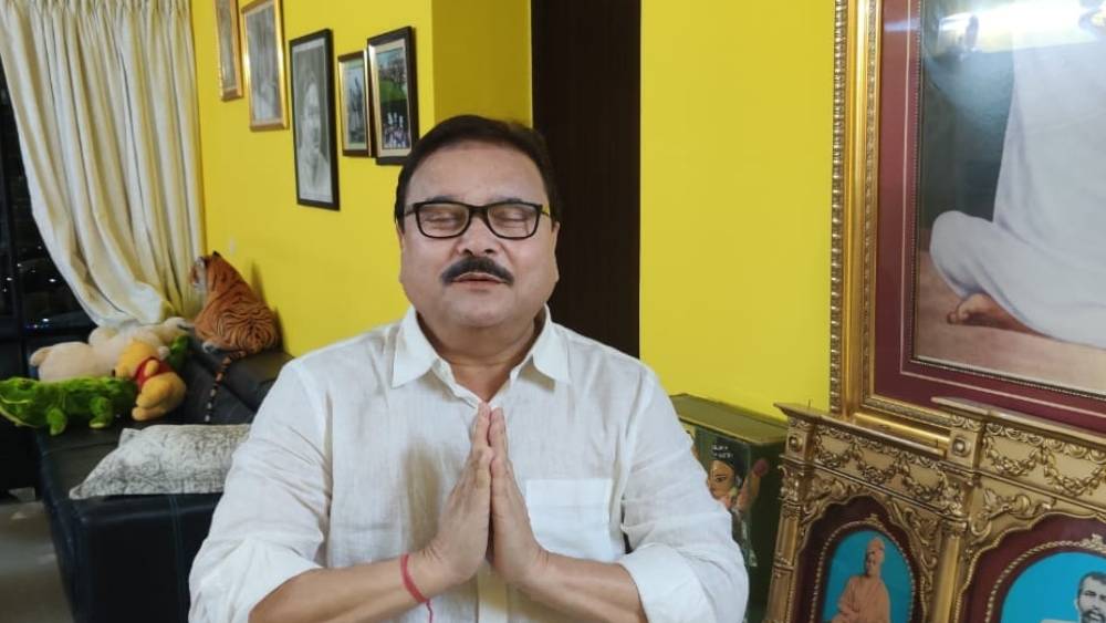 মদনের অস্থাবর সম্পত্তির পরিমাণ ১ কোটি ৩৩ লক্ষ ৯৯ হাজার ৮৬৭ টাকা ৪৬ পয়সা। তাঁর স্ত্রীর যে অস্থাবর সম্পত্তি আছে, তার বাজারমূল্য প্রায় ৪৩ লক্ষ ৫৪ হাজার ৩২০ টাকা ৮৩ পয়সা।