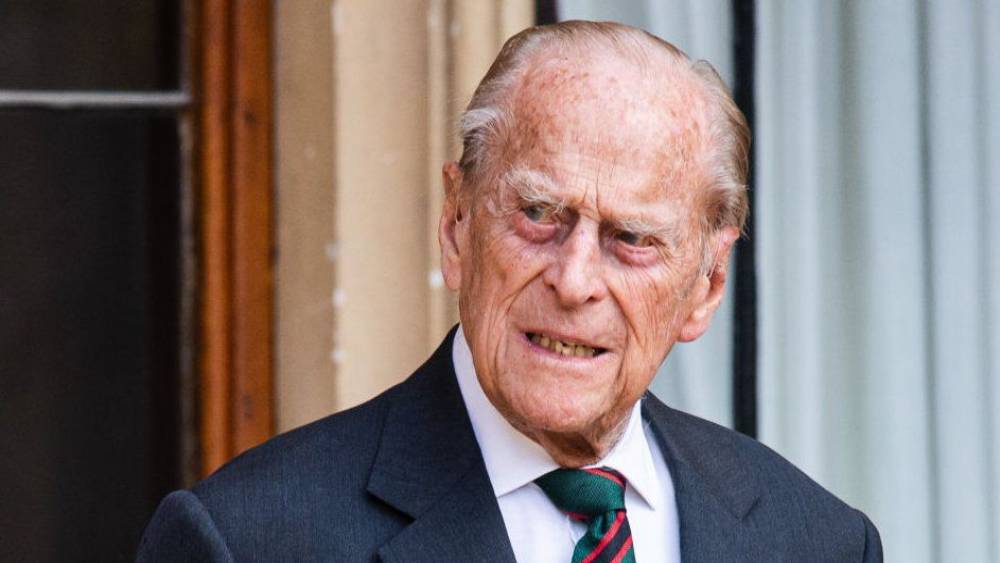 জন্মসূত্রে তিনি ছিলেন গ্রিস ও ডেনমার্কের রাজ সিংহাসনের উত্তরাধিকারী। কিন্তু অভিষেক অধরা রয়ে গেল সারা জীবনের জন্যই। তাঁর জন্মের পরেই পরিবারের উপর নেমে এল নির্বাসনের দণ্ড। কমলালেবুর বড় বাক্সে অস্থায়ী বিছানা বানিয়ে তাঁকে সেখানে শুইয়ে নিয়ে ব্রিটিশ যুদ্ধজাহাজে চেপে বসল রাজ পরিবার।