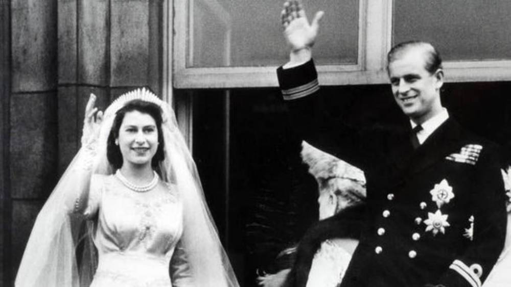 তবে রানি দ্বিতীয় এলিজাবেথের সঙ্গে তাঁর প্রেমপর্বে জার্মান বিতর্ক মাথাচাড়া দিয়েছিল। তাঁদের বিয়েতে ফিলিপের ৩ দিদির মধ্যে কেউ আমন্ত্রিত ছিলেন না।