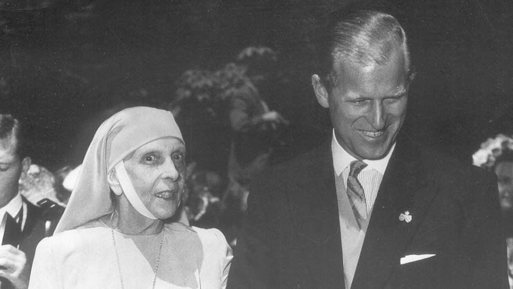 ১৯৩২ সালে মানসিক চিকিৎসাকেন্দ্র থেকে মুক্তির পরে সন্ন্যাসিনীর জীবন গ্রহণ করেছিলেন তিনি। দ্বিতীয় বিশ্বযুদ্ধে জার্মান আগ্রাসনের সময়ে তিনি দীর্ঘ দিন লুকিয়ে রেখেছিলেন এক ইহুদি পরিবারকে।