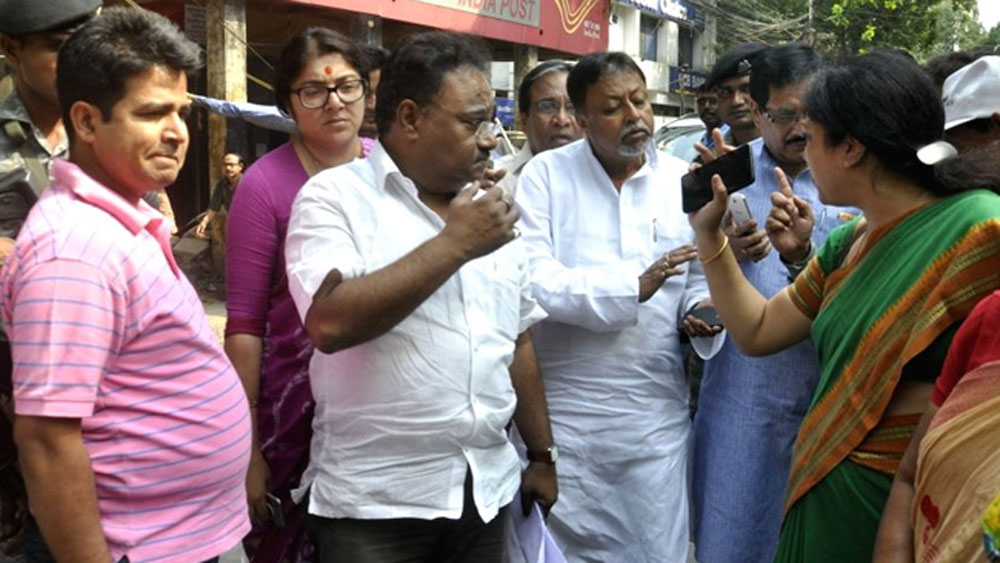 ব্যাঙ্ক, নগদ, গয়না সমস্ত মিলিয়ে তাঁর অস্থাবর সম্পত্তির পরিমাণ মোট ৮ লাখ ১ হাজার ৭৯৮ টাকা।