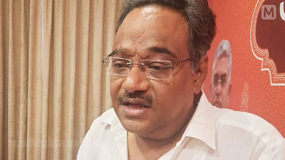 এর মধ্যে গত অর্থবর্ষে তাঁর উপার্জন ছিল ১ লাখ ৬৮ হাজার টাকা। ব্যাঙ্কে কোনও ঋণও নেই তাঁর।