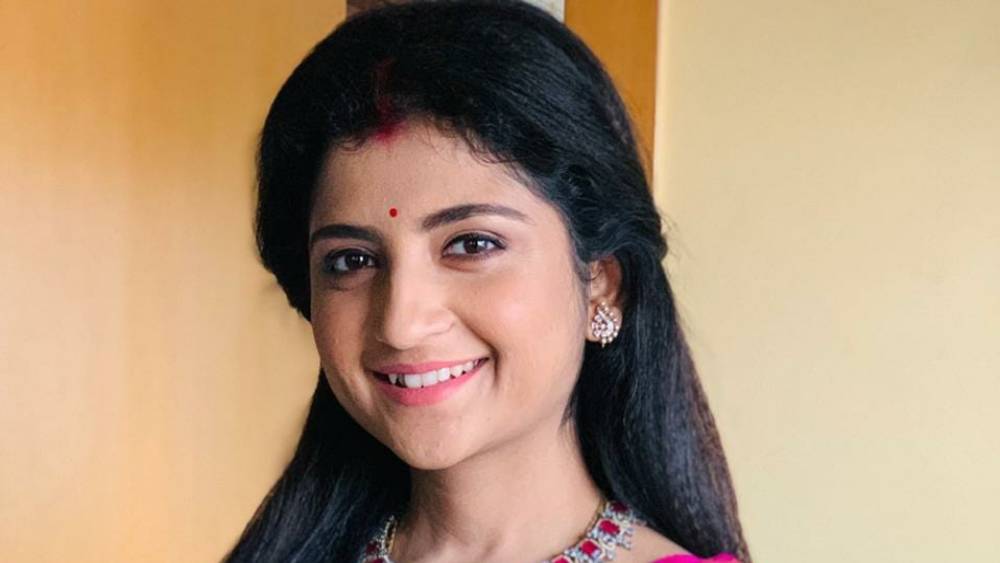 অদিতির মহার্ঘ্য সম্পত্তির মধ্যে অন্যতম ৩৫০ গ্রাম সোনার গয়না। তার বাজারদর প্রায় ১৫ লক্ষ ৭৫ হাজার টাকা। দেবরাজের কাছে আছে ৬ লক্ষ ৭৫ হাজার টাকার ১৫০ গ্রাম সোনা।