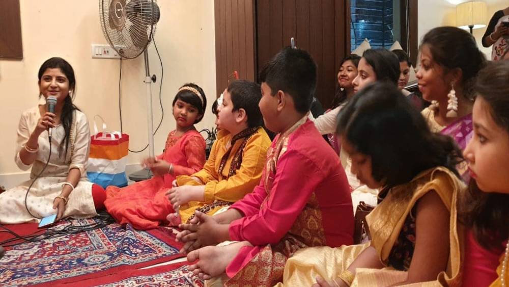 ২০১১ সালে রবীন্দ্রভারতী বিশ্ববিদ্যালয় থেকে কীর্তনে স্নাতকোত্তর করেন অদিতি। নিজের প্রতিষ্ঠানে গান শেখানো এবং বিভিন্ন অনুষ্ঠানে শিল্পী হিসেবে গান করাকেই পেশা হিসেবে উল্লেখ করেছেন তিনি।