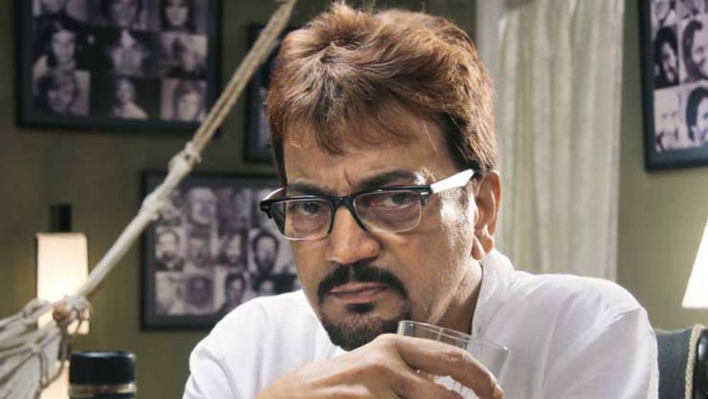 তাঁর স্ত্রীর নামে বিভিন্ন অ্যাকাউন্টে জমা আছে ৬৮ হাজার ৫৯৯ টাকা ৮৬ পয়সা, ৩০ হাজার ৯৬ টাকা ৮ পয়সা, ২৮ হাজার ১০২ টাকা, ৫ লক্ষ টাকা, ১০ লক্ষ টাকা এবং ৩৮ লক্ষ টাকা।