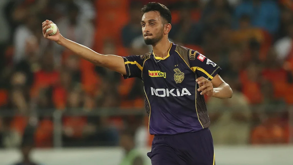 প্রসিদ্ধ কৃষ্ণ: বিরাট কোহলীর সংসার তাঁকে আরও অভিজ্ঞ করেছে বলাই যায়। প্রথম ম্যাচে কলকাতার হয়ে সব চেয়ে বেশি উইকেট নিয়েছেন তিনিই। রোহিতদের হারাতে এই ভারতীয় পেসারকে আরও আক্রমণাত্মক রূপে দেখতে চাইবেন সমর্থকরা।