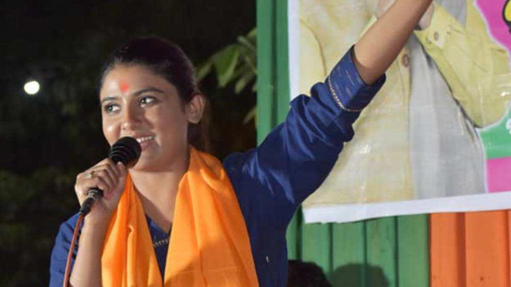 পাশাপাশি, বিভিন্ন স্থায়ী আমানতে রাখা আছে দেড় লক্ষ টাকা, ১ লক্ষ টাকা, ২৫ হাজার টাকা, ৯৯ হাজার ৭৩৪ টাকা এবং ১ লক্ষ ৮ হাজার ৮৭০ টাকা। সব মিলিয়ে, রাজনীতিক-অভিনেত্রীর নামে ব্যাঙ্কে গচ্ছিত আছে প্রায় ৮ লক্ষ টাকা।