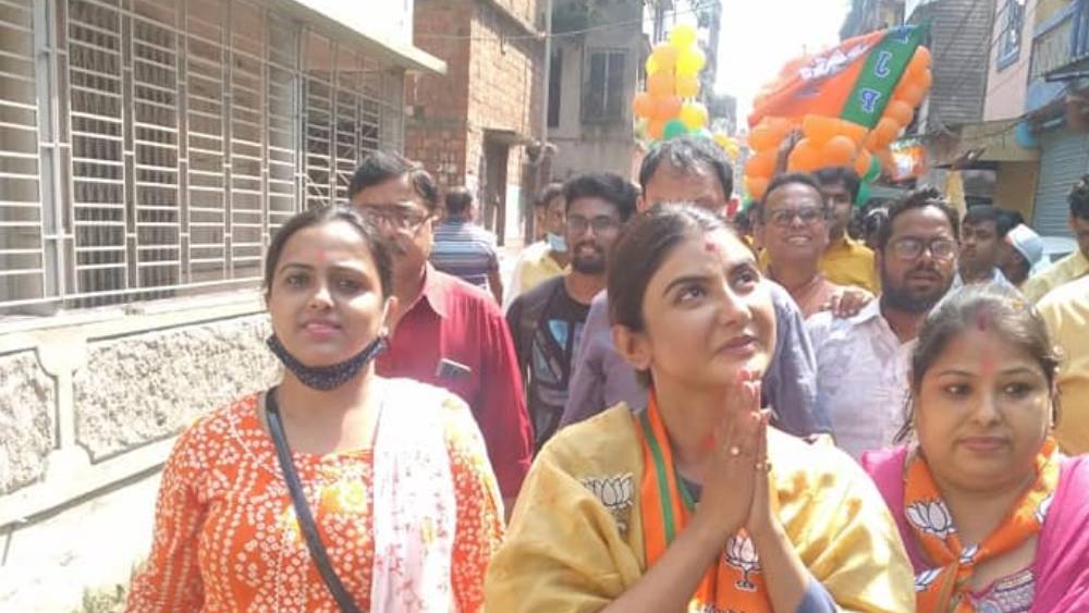 তাঁর কাছে থাকা ২০ গ্রাম সোনার দাম ৭০ হাজার টাকা।