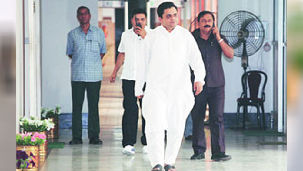 ২৬ হাজার টাকার বিমা রয়েছে ব্রাত্যের। তাঁর স্ত্রীর টার্ম ডিপোজিট রয়েছে ৩৫ লাখ টাকার এবং ডাকঘরে বিনিয়োগ ২ লাখ ৮৫ হাজার ৮৪৭ টাকা।