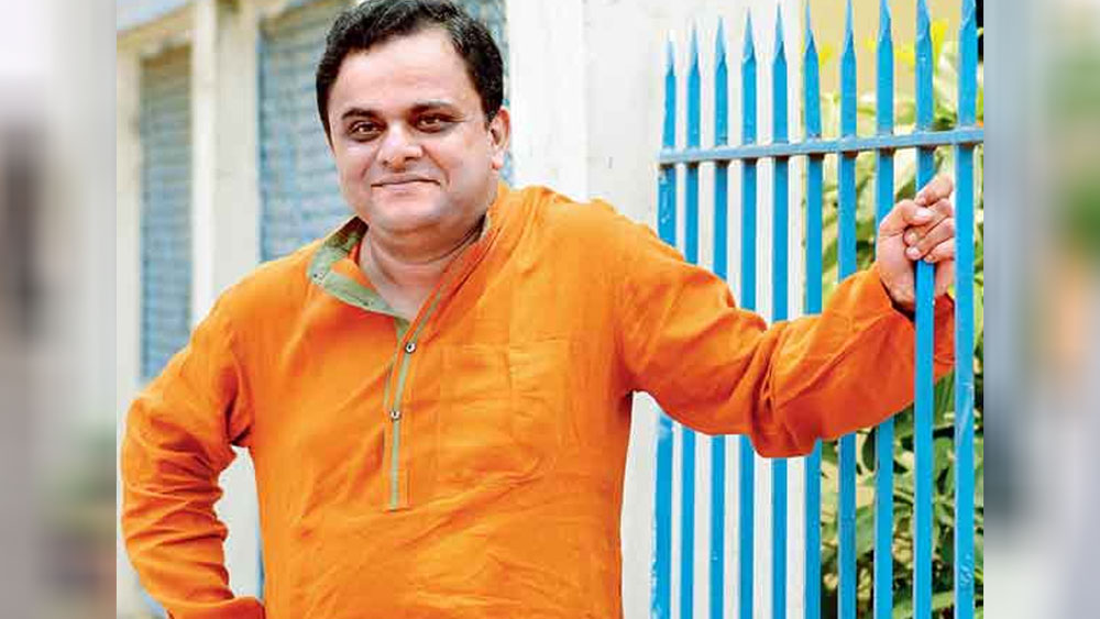 ব্রাত্যর নামে একটি মাত্র গাড়ির উল্লেখ রয়েছে হলফনামায়। ২০১৪ সালে মহিন্দ্রা জিপ গাড়িটি কিনেছিলেন তিনি। স্ত্রীর নামে কোনও গাড়ি নেই বলেই উল্লেখ করা রয়েছে হলফনামায়।