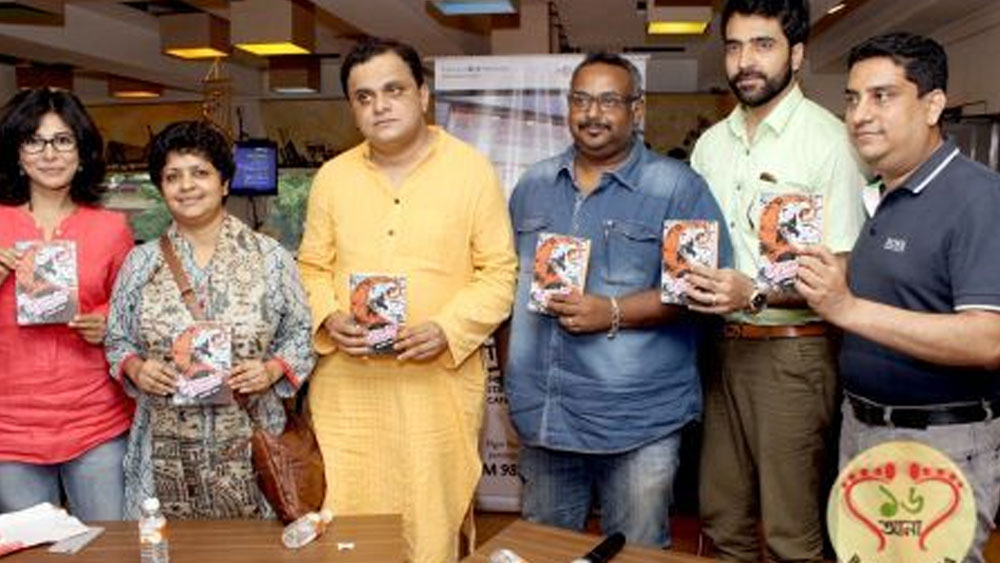 সোনার গয়না-সহ ব্রাত্যর কাছে রয়েছে প্রায় সাড়ে ৪ লাখ টাকার মূল্যবান দ্রব্যাদি। স্ত্রীর কাছে রয়েছে সোনার গয়না-সহ প্রায় ১৭ লাখ ১০ হাজার টাকার জিনিস।