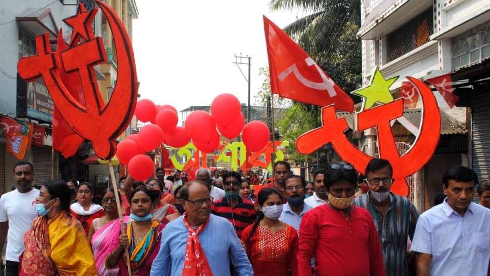 তাঁর স্ত্রীর নামে গচ্ছিত আছে ৬ লক্ষ ১২ হাজার ১৭৫ টাকা, ২ লক্ষ ১৯ হাজার ৫৬৯ টাকা, ৮৪ হাজার ৬৩১ টাকা এবং ১৮ হাজার ৫৪০ টাকা।