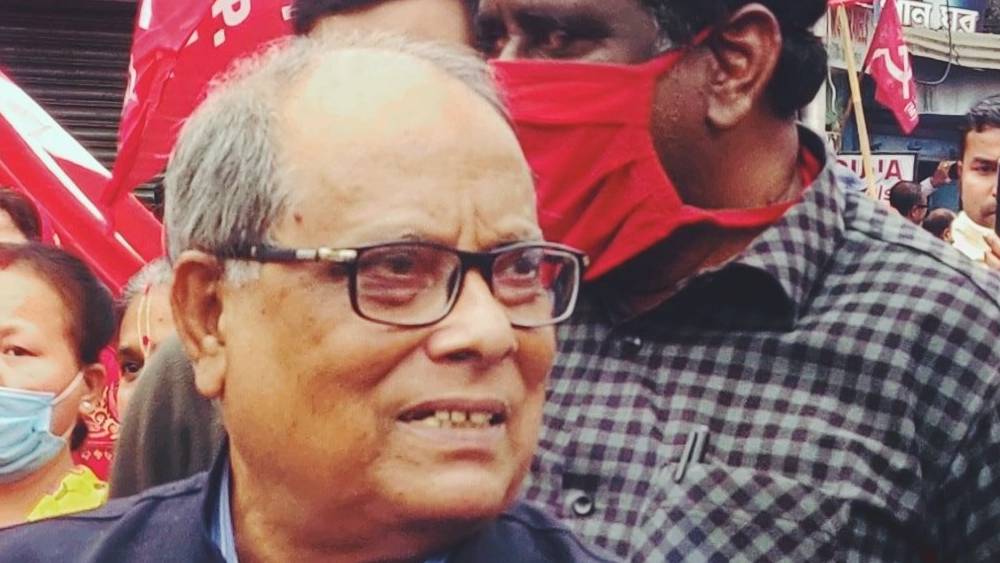 অশোক বা তাঁর স্ত্রীর নামে এই মুহূর্তে কোনও ব্যাঙ্কঋণ নেই। ব্যক্তিগত গাড়িও নেই অশোকের নামে। তবে তাঁর স্ত্রীর নামে একটি মারুতি রিট্‌জ আছে। ২০১৩ সালে যা তিনি কিনেছিলেন ৪ লক্ষ ৮৬ হাজার ৭১৭ টাকায়।