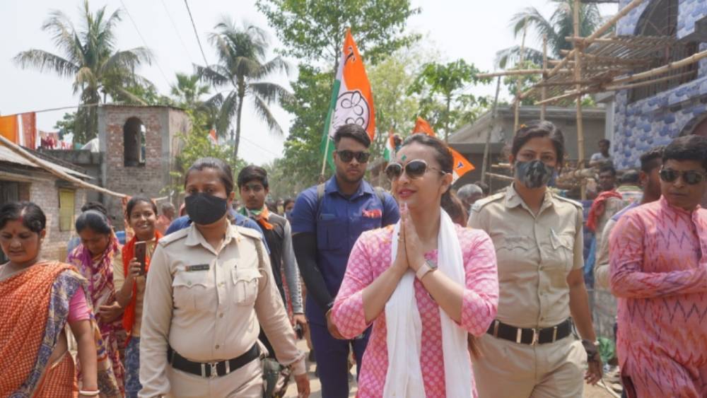 এনএসএস, ডাকঘর এবং জীবনবিমায় কৌশানী বিনিয়োগ করেছেন ৯ লক্ষ ৩৪ হাজার ৮০ টাকা।