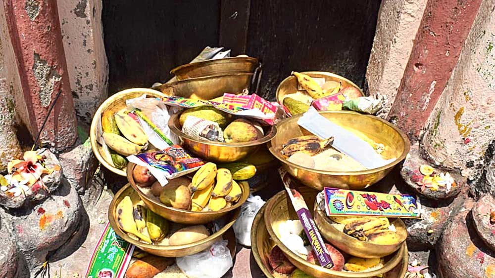  এ ভাবেই পড়ে রয়েছে পুজোর থালা। 