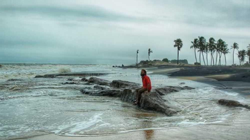 চাষাবাদ এবং মাছ ধরা ছিল এই গ্রামের বাসিন্দাদের মূল জীবিকা। কিন্তু সমুদ্র ক্রমে এগিয়ে আসতে শুরু করে। ধীরে ধীরে তা চাষের জমি গ্রাস করে নিতে থাকে।