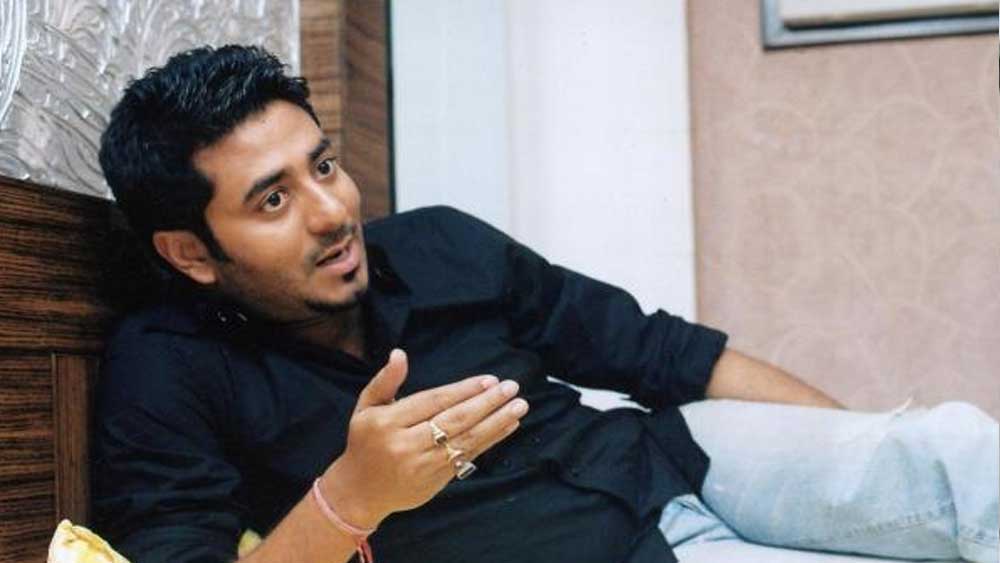 ২০১৯-’২০ আর্থিক বর্ষে রাজের উপার্জন ছিল ৫৪ লক্ষ ২৭ হাজার ৯৭০ টাকা। তাঁর স্ত্রী শুভশ্রী উপার্জন করেছিলেন ১ কোটি ১৭ লক্ষ ২২ হাজার ৮৮০ টাকা। তাঁদের উপর নির্ভরশীল হিসেবে সন্তান ইউভানের নাম উল্লেখ করেছেন রাজ।