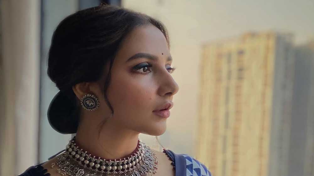 রাজের কোনও মূল্যবান গয়না নেই। শুভশ্রীর কাছে থাকা ১৮৬.৯৭ গ্রাম সোনার গয়নার দাম ৫২ লক্ষ ৩৩ হাজার ৬৮৩ টাকা ৭৯ পয়সা।