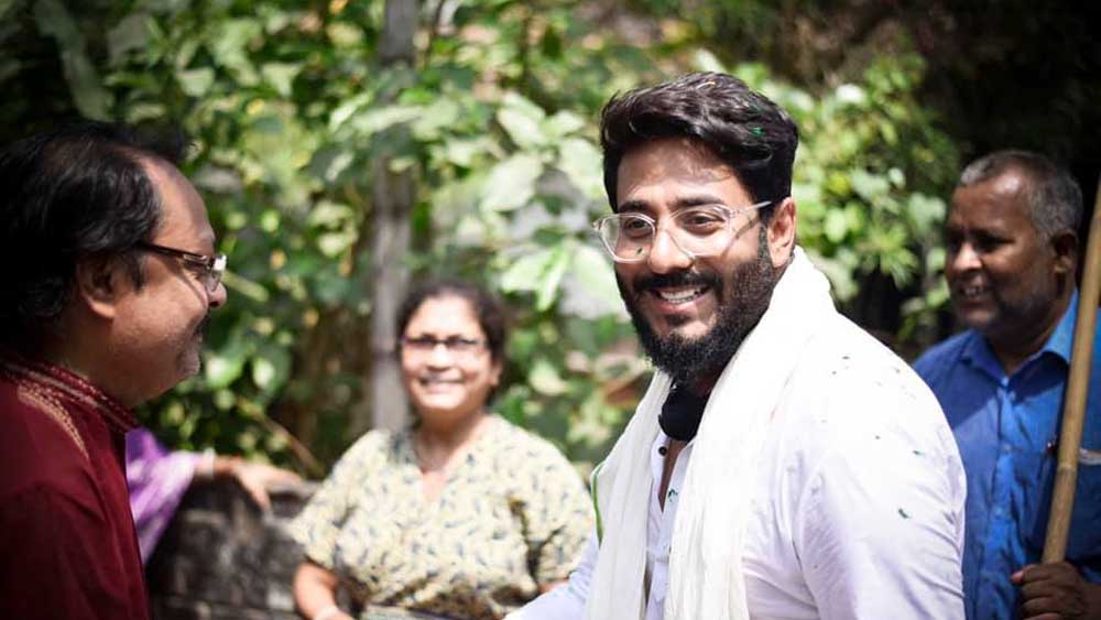 হালিশহরে ১৩ হাজার ৫০৩.৬ বর্গফুটের একটি জমি আছে রাজের। ২০১২ সালে জমিটি তিনি কিনেছিলেন ১১ লক্ষ ২৬ হাজার ৬৫৩ টাকায়। জমিটির বর্তমান বাজারদর প্রায় ৬৮ লক্ষ ৭৩ হাজার ৩৩২ টাকা।