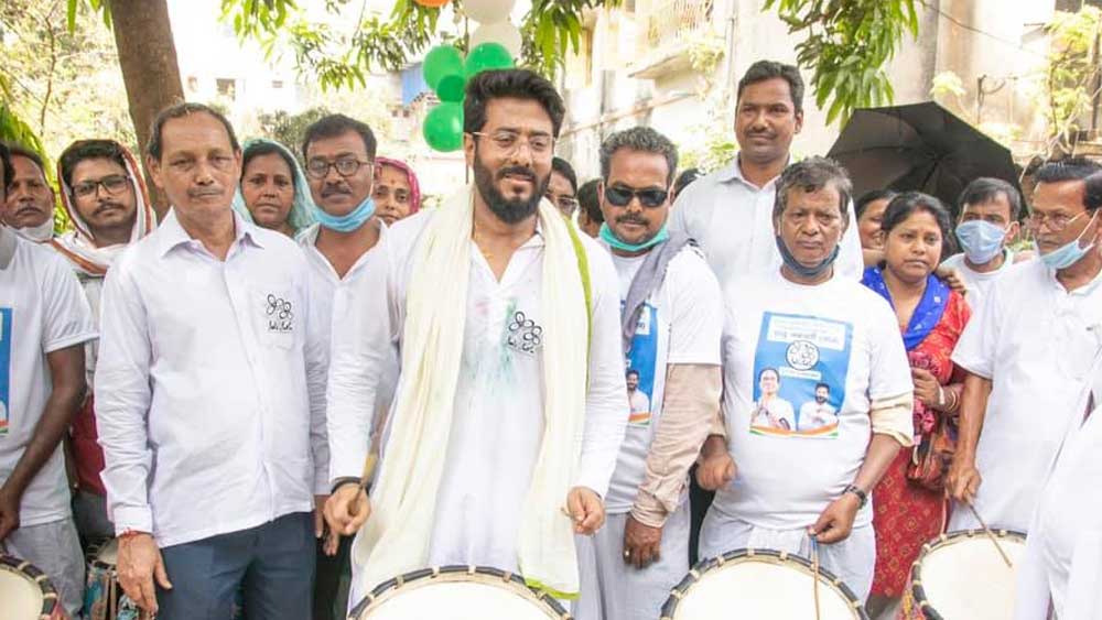রাজ এবং শুভশ্রী থাকেন আনন্দপুরের ‘আরবানা’ আবাসনে। ২০১০ সালে সেখানে ফ্ল্যাট কিনেছিলেন ১ কোটি ৬১ লক্ষ ৩১ হাজার ৮৬০ টাকায়। ফ্ল্যাটের বর্তমান বাজারদর প্রায় ২ কোটি ১ লক্ষ ৫৩ হাজার ৫০০ টাকা।