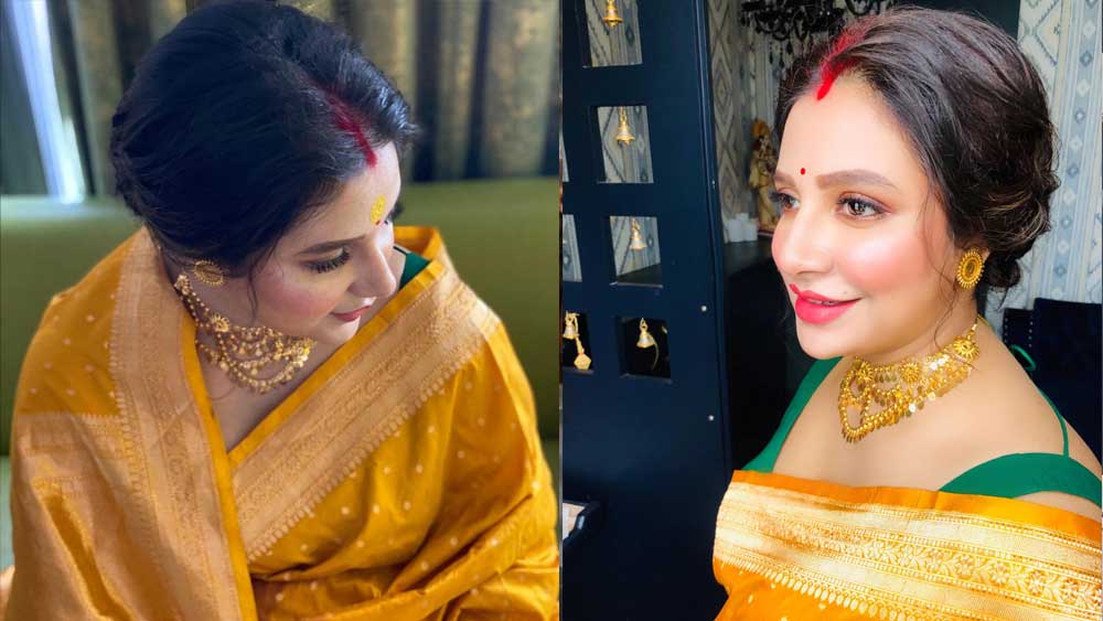 শুভশ্রীও ঋণ নিয়েছেন। তবে কোনও ব্যাঙ্কে নয়। তিনি ঋণ করেছেন ৩ জন ব্যক্তি এবং একটি সংস্থার কাছে। তাঁর ঋণের অঙ্ক যথাক্রমে ১ লক্ষ ৮৬ হাজার টাকা, ২৭ লক্ষ ৯০ হাজার ১০০ টাকা, ৭ লক্ষ ৫০ হাজার টাকা এবং ১০ লক্ষ টাকা।