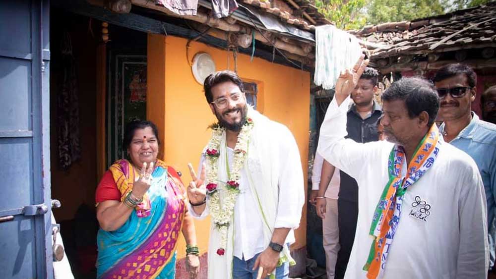 রাজের স্থাবর সম্পত্তির বর্তমান বাজারদর ৪ কোটি ৩৫ লক্ষ ৬৩ হাজার ৩১২ টাকার। শুভশ্রীর নাম কোনও স্থাবর সম্পত্তির উল্লেখ নেই হলফনামায়।