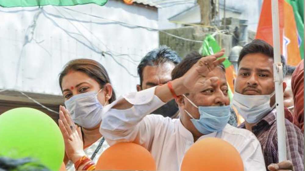 জোড়া ফুলের অতীত ‘চাণক্য’ এখন পদ্ম শিবিরে। এ বারের নির্বাচনে প্রতিদ্বন্দ্বিতা করবেন কৃষ্ণনগর উত্তর কেন্দ্র থেকে। নির্বাচন কমিশনে হলফনামা দিয়ে মুকুল রায় জানিয়েছেন তাঁর সম্পত্তির বিবরণ।