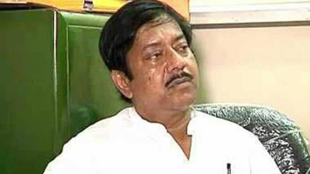 বিভিন্ন ব্যাঙ্কের সেভিংস অ্যাকাউন্টে জ্যোতিপ্রিয়র নামে সঞ্চিত রয়েছে যথাক্রমে ১৪ হাজার টাকা, ৩ লক্ষ ৫৪ হাজার ৯৪৯ টাকা ৫ পয়সা, ১১ লক্ষ ৫০ হাজার ৭২৭ টাকা, ৫৪ লক্ষ ৫১ হাজার ৭৭৫ টাকা ৮২ পয়সা, ৩ লক্ষ ৩৮ হাজার ৪৪৭ টাকা ৭৫ পয়সা, ১২ লক্ষ ১০ হাজার ৯৪৯ টাকা ৭৪ পয়সা, ২ লক্ষ ৭৭ হাজার ৭৫৪ টাকা ৭৯ পয়সা, ১১ লক্ষ ৬ হাজার ৮৮১ টাকা ৮০ পয়সা, ১৫ লক্ষ ৫১ হাজার ২৩৫ টাকা, ২২ হাজার ৪১ টাকা, ২৫ লক্ষ ৬১ হাজার ৩৫ টাকা, ১ লক্ষ ৮৮ হাজার ৩৭৩ টাকা ৬৯ পয়সা, ৫৪ হাজার ৫৯ টাকা, ৮৬ হাজার ৬৫৭ টাকা এবং ২৭ লক্ষ ২৪ হাজার ৯৯৬ টাকা।