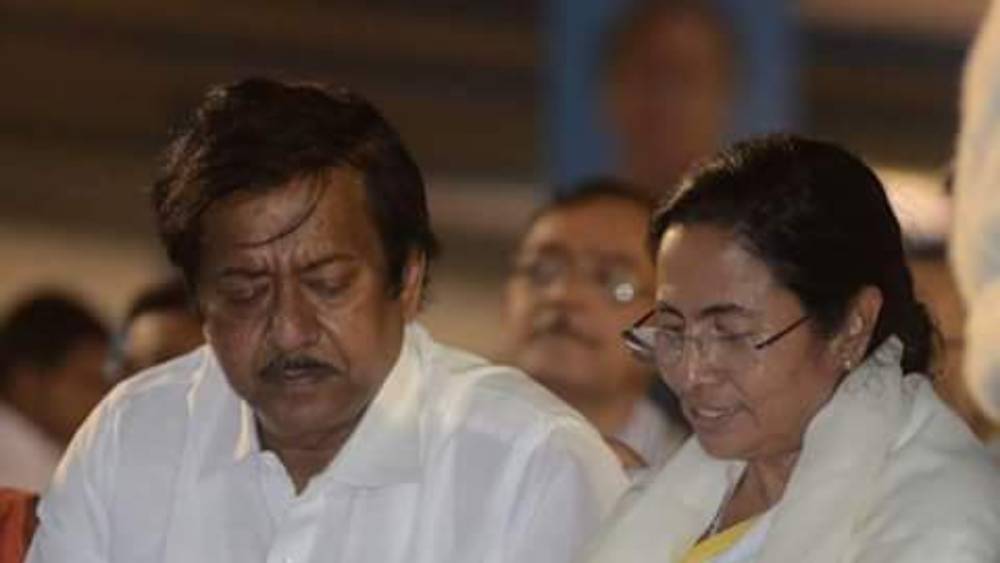 ১৯৮৩ সালে কলকাতা বিশ্ববিদ্যালয় থেকে এলএলবি সম্পূর্ণ করেন জ্যোতিপ্রিয়। তিনি স্কটিশ চার্চ কলেজিয়েট স্কুল, বিদ্যাসাগর কলেজ এবং সুরেন্দ্রনাথ কলেজের প্রাক্তনী।