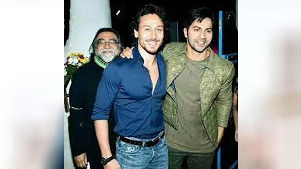 কর্ণের অত্যন্ত ঘনিষ্ঠ বলেই পরিচিত ভিকি। তালিকার দ্বিতীয় এবং তৃতীয় নাম রয়েছে টাইগার শ্রফ এবং বরুণ ধওয়নের।