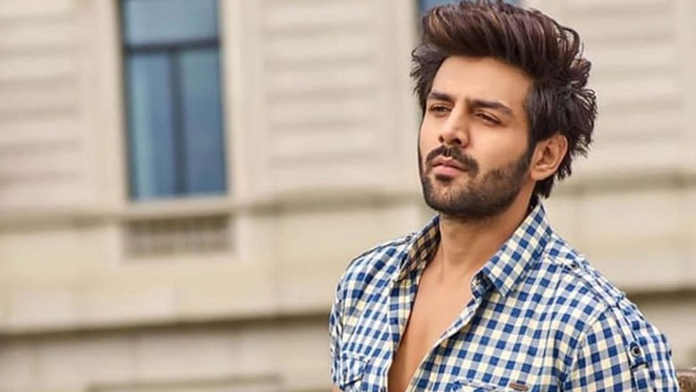 কর্ণের তরফে অভিযোগ, ছবিটি নিয়ে কার্তিক নাকি ততটা সিরিয়াস ছিলেন না। ছবির চিত্রনাট্য নিয়েও সন্তুষ্ট ছিলেন না কার্তিক।