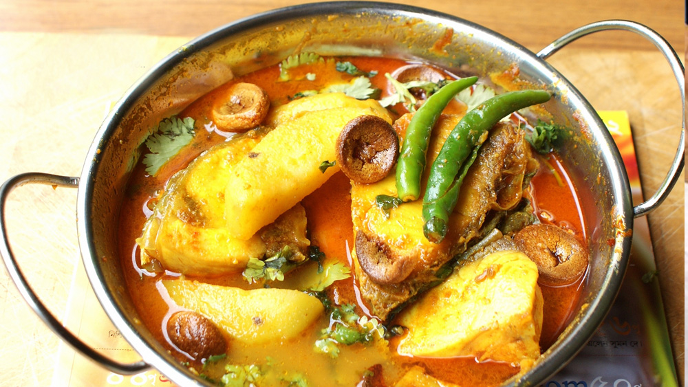 বেগুন, বড়ি দিয়ে মাছের ঝোল।