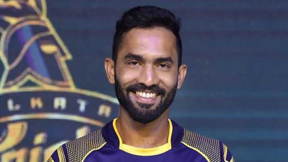 দীনেশ কার্তিক: তাঁর ব্যাট থেকে বড় রানের আশায় সমর্থকরা। দলের অন্যতম অভিজ্ঞ ক্রিকেটার তিনি। কার্তিক রান পেলে মিডল অর্ডার নিয়ে কলকাতার চিন্তা অনেকটাই কমে যাবে।