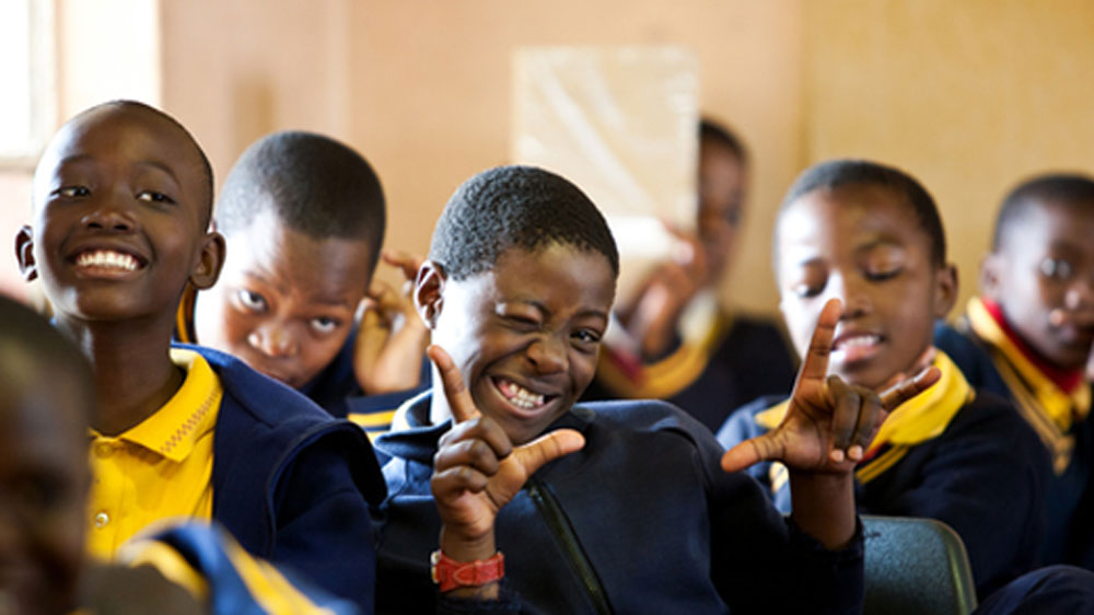 এই মহামারি বিশ্ব জুড়ে পরিচিত ‘টানগানইকা লাফটার এপিডেমিক’ হিসাবে। তানজানিয়ার আগে নাম ছিল টানগানইকা। সে সময় জাঞ্জিবারের সঙ্গে যুক্ত ছিল তানজানিয়া।