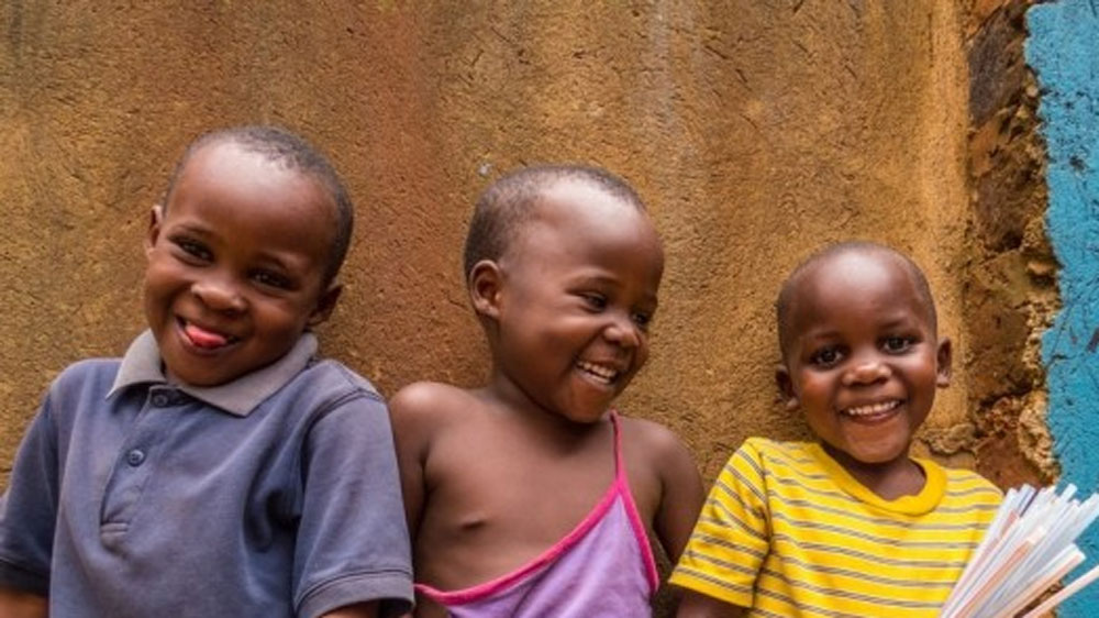 সেখান থেকে নসাম্বা নামে একটি গ্রামের কিশোর-কিশোরীদের মধ্যে ছড়িয়ে পড়ে রোগটি। জানুয়ারিতে শুরু হওয়া রোগটিতে ৪-৫ মাসের মধ্যে ২১৭ জন আক্রান্ত হন।