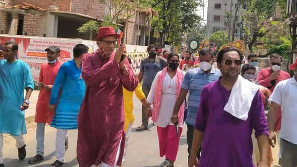 বাগ্মী হিসেবেও পরিচিত প্রবীণ সিপিএম নেতা তন্ময় ভট্টাচার্য। এ বার তিনি প্রতিদ্বন্দ্বিতা করছেন দমদম উত্তর থেকে। নির্বাচন কমিশনের কাছে হলফনামা জমা দিয়ে জানিয়েছেন তাঁর সম্পত্তির বিবরণ।