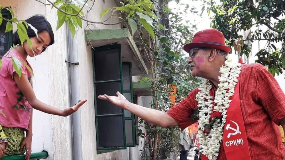 ২০২০-’২১ অর্থবর্ষে তন্ময় উপার্জন করেছেন ৫ লক্ষ ৩২ হাজার ৭০ টাকা। তাঁর স্ত্রী লিলি উপার্জন করেছেন ১০ লক্ষ ৬৩ হাজার ৮৮০ টাকা।