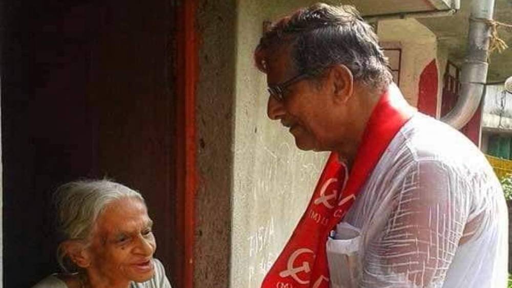 তন্ময়ের স্ত্রীর নামে ব্যাঙ্কে কত টাকা গচ্ছিত আছে, সে বিষয়ে হলফনামায় কিছু উল্লেখ করা হয়নি। শেয়ার বাজারেও তাঁরা কোনও টাকা বিনিয়োগ করেননি। ডাকঘর সঞ্চয় প্রকল্প এবং জীবনবিমার ক্ষেত্রেও তাঁদের কোনও বিনিয়োগ নেই।