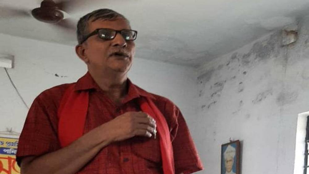 ১৯৭৮ সালে কলকাতা বিশ্ববিদ্যালয় থেকে বাণিজ্যশাখায় স্নাতক হন তন্ময়। তিনি সেন্ট জেভিয়ার্স কলেজের প্রাক্তনী।