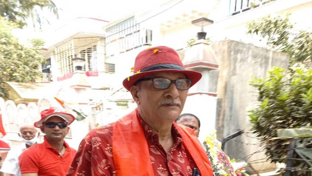 তন্ময়ের অস্থাবর সম্পত্তির পরিমাণ ২২ লক্ষ ৬৮ হাজার ৮৮ টাকা ২০ পয়সা। তাঁর স্ত্রীর নামে অস্থাবর সম্পত্তির মূল্য ২ লক্ষ ১৫ হাজার ২০০ টাকা।