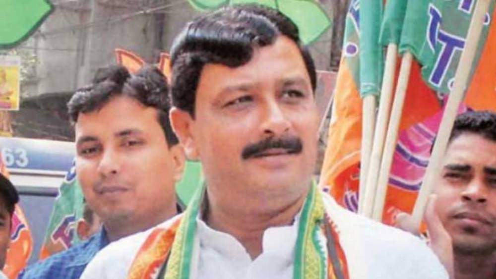 রাহুল বা তাঁর স্ত্রীর নামে কোনও ব্যাঙ্কঋণ এই মুহূর্তে চলছে না। রাহুলের কাছে ১ লক্ষ ৭৭ হাজার ৫০০ টাকা দামের সোনার গয়না আছে। তাঁর স্ত্রীর কাছে আছে ৭ লক্ষ ৭৮ হাজার ৭৮২ টাকার সোনার গয়না।