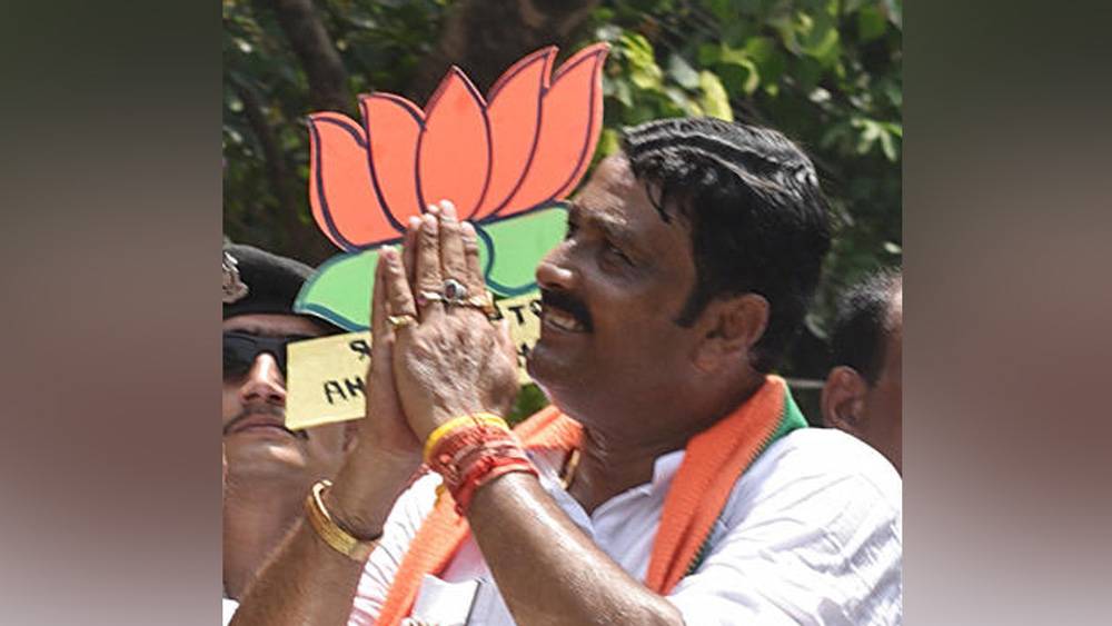 রাহুলের নামে অস্থাবর সম্পত্তি আছে ৮৩ লক্ষ ৩৭ হাজার ৯৪২ টাকার। তাঁর স্ত্রীর নামে অস্থাবর সম্পত্তির মূল্য ১ কোটি ১৪ লক্ষ ৮৬ হাজার ৪৩৯ টাকা। স্থাবর সম্পত্তির মোট মূল্য তাঁরা জানাননি।