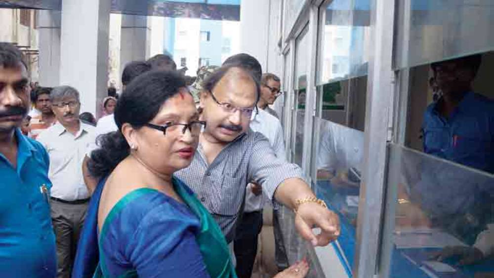 শেয়ারবাজারে তাঁর কোনও বিনিয়োগ নেই বলেই জানিয়েছেন চন্দ্রিমা। ডাকঘর সঞ্চয় প্রকল্পেও কোনও টাকা রাখেননি তিনি।