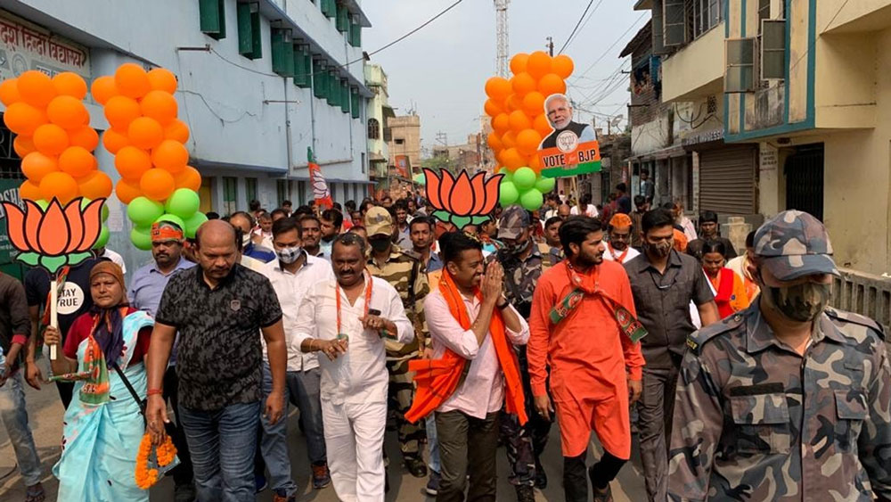 উত্তর ২৪ পরগনার হালিশহরে শুভ্রাংশুর নামে তিনটি এবং নদিয়ায় তাঁর স্ত্রীর নামে একটি জমি নথিভুক্ত রয়েছে।