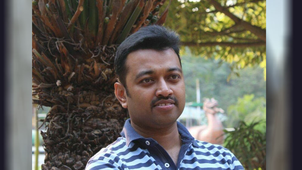 তাঁর নামে কোনও গাড়ি নথিভুক্ত নেই বলে জানিয়েছেন শুভ্রাংশু। তবে তাঁর স্ত্রীর নামে একটি হুন্ডাই রয়েছে। যেটি ২০১৬ সালে ১১ লাখ ৯১ হাজার ৭৭১ টাকা দিয়ে কিনেছিলেন তিনি।