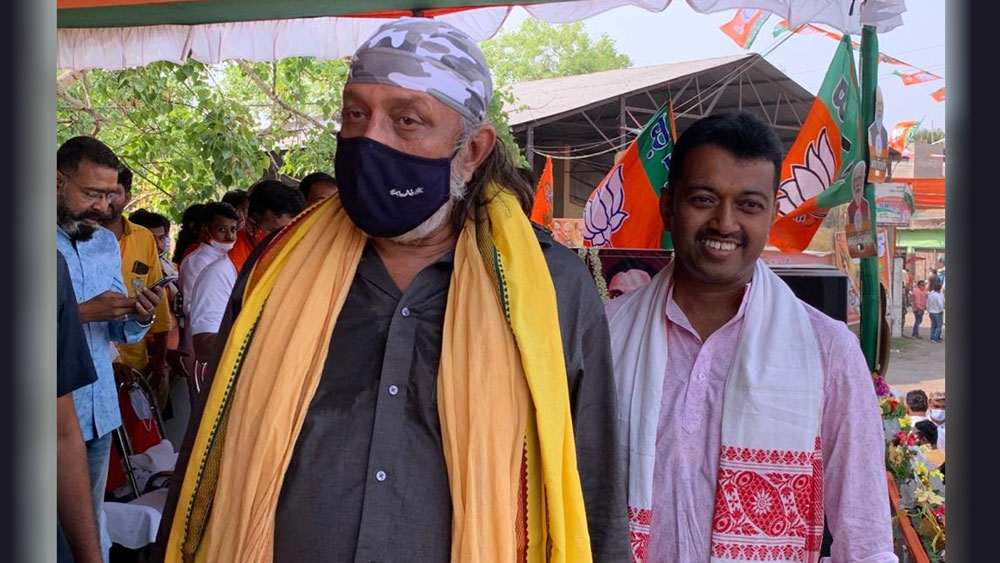 শেয়ার বাজারে বিনিয়োগ তাঁর ১১ লাখ ২ হাজার টাকা। এসবিআইয়ের একটি মিউচুয়াল ফান্ডে শুভ্রাংশুর বিনিয়োগ ১৫ লাখ টাকা এবং রিলায়্যান্স মিড স্মল ক্যাপ মিউচুয়াল ফান্ডে বিনিয়োগ ৩ লাখ ৬০ হাজার টাকা।