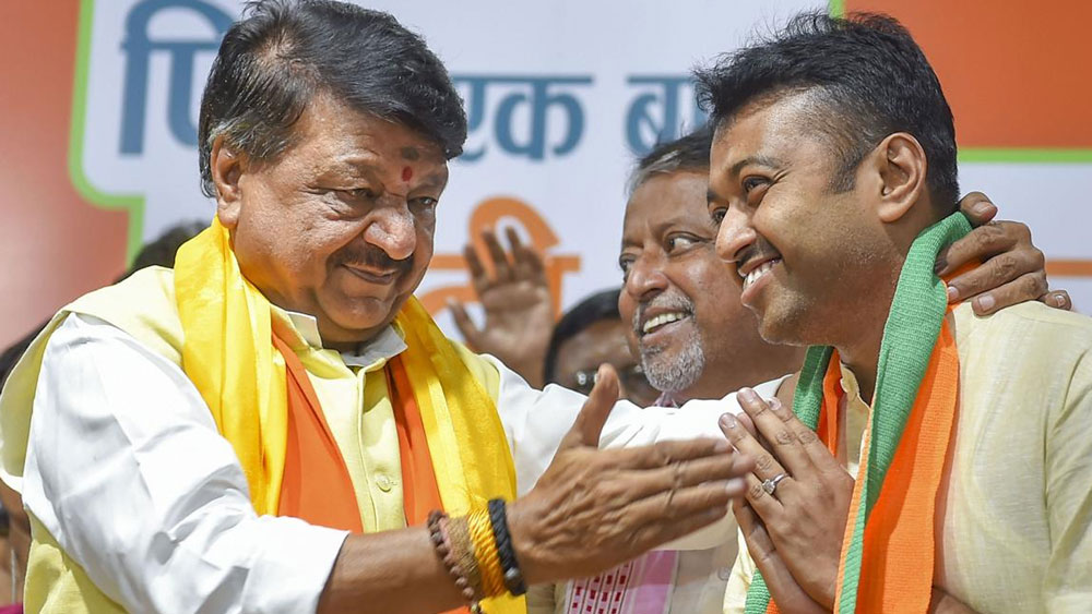 উত্তর ২৪ পরগনার বীজপুর বিধানসভা কেন্দ্রে এ বারের বিজেপি প্রার্থী মুকুল পুত্র শুভ্রাংশু রায়। রাজনীতির পাশাপাশি নানা ব্যবসার সঙ্গে যুক্ত শুভ্রাংশু। ব্যবসার অংশীদার তাঁর স্ত্রীও। সব মিলিয়ে জুটিতে কত উপার্জন করেন তাঁরা?