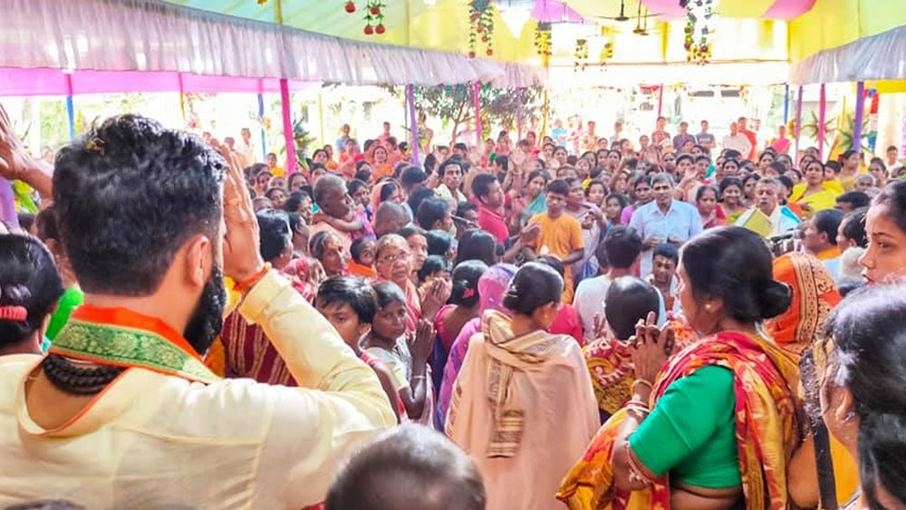 সুব্রতর ব্যাঙ্কে সঞ্চয়ও নামমাত্র। পঞ্জাব ন্যাশনাল ব্যাঙ্ক এবং এইচডিএফসি ব্যাঙ্কে রয়েছে ২ হাজার টাকা করে। তবে স্ত্রীর ব্যাঙ্ক সঞ্চয়ের কথা উল্লেখ নেই হলফনামায়।