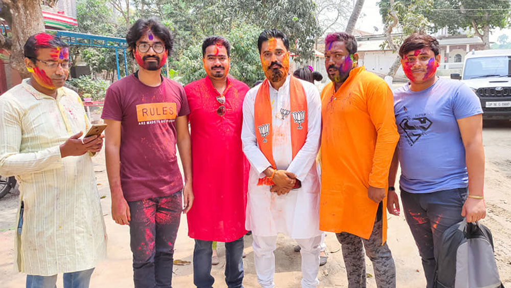 জীবনবিমা, ডাকঘরে ২ লাখ টাকা রয়েছে তাঁর। এগুলিতে অবশ্য স্ত্রীর কোনও সঞ্চয়ের কথা উল্লেখ নেই। ৩ লাখ টাকার একটি ওমনি বাস রয়েছে তাঁর।