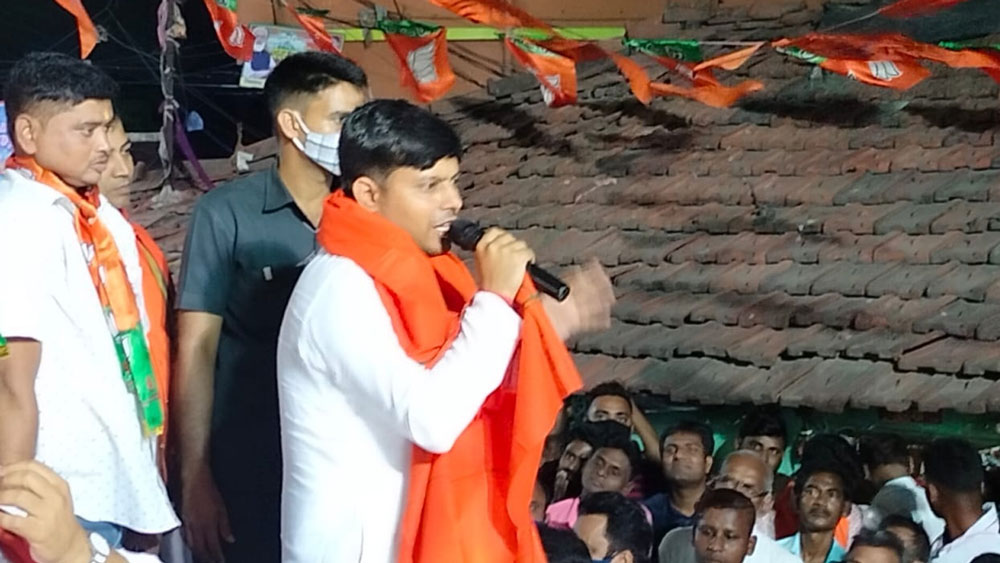 উত্তর ২৪ পরগনার জগদ্দলে একাধিক ফ্ল্যাট রয়েছে বলে জানিয়েছেন পবন। সব মিলিয়ে যার বাজার মূল্য ৭৫ লাখ ৫৮ হাজার ১৯৪ টাকা। তাঁর স্থাবর সম্পত্তি বলতে এটিই।